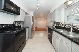 9519 Val Verde St, Houston, TX 77063 - Photo 12