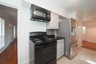 9519 Val Verde St, Houston, TX 77063 - Photo 14