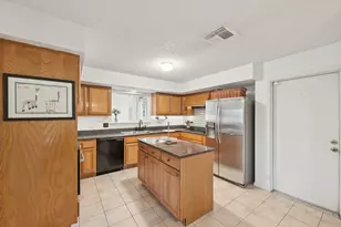 3218 Knoll West Dr, Houston, TX 77082 - Photo 6