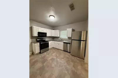 118 E Murrill Avenue, Baytown, TX 77520 - Photo 2