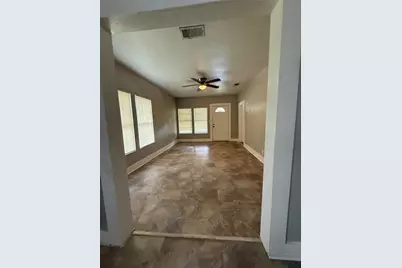 118 E Murrill Avenue, Baytown, TX 77520 - Photo 6