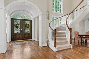 10 Sandalwood Dr, Houston, TX 77024 - Photo 2