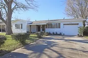 506 Azalea St, Lake Jackson, TX 77566 - Photo 2