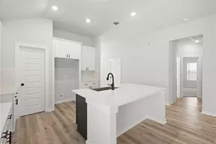 8323 Amber Summit Ln, Angleton, TX 77515 - Photo 4