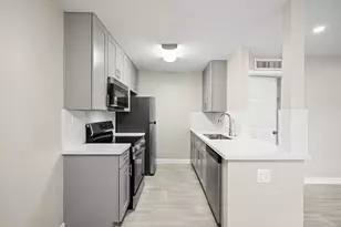 2201 Fountain View Dr, Houston, TX 77057 - Photo 1