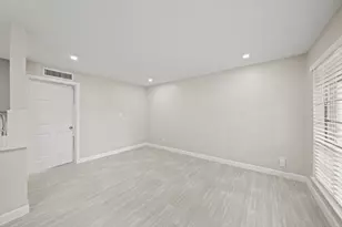2201 Fountain View Dr, Houston, TX 77057 - Photo 4