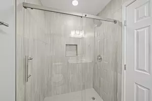 2201 Fountain View Dr, Houston, TX 77057 - Photo 10