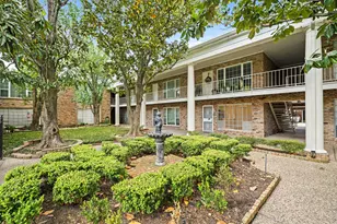 2201 Fountain View Dr, Houston, TX 77057 - Photo 12