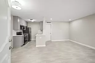 2201 Fountain View Dr, Houston, TX 77057 - Photo 2
