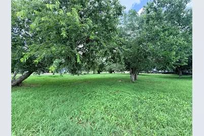 702 E Courthouse Street, Cuero, TX 77954 - Photo 4