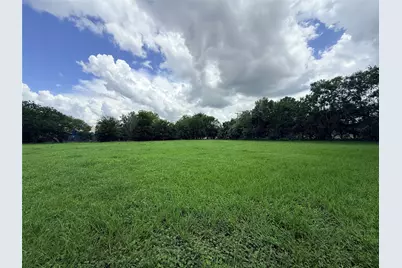 702 E Courthouse Street, Cuero, TX 77954 - Photo 1