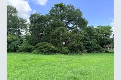 702 E Courthouse Street, Cuero, TX 77954 - Photo 6