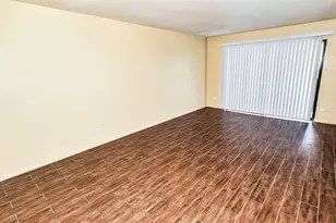 3035 Walnut Bend Ln, Houston, TX 77042 - Photo 4