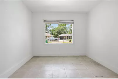 5622 Woodgreen Street, Houston, TX 77033 - Photo 10