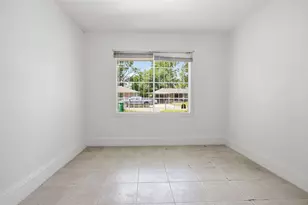 5622 Woodgreen St, Houston, TX 77033 - Photo 10