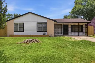 5622 Woodgreen St, Houston, TX 77033 - Photo 2