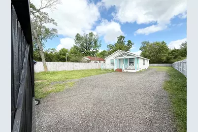 300 Longstreet Road, Willis, TX 77378 - Photo 2