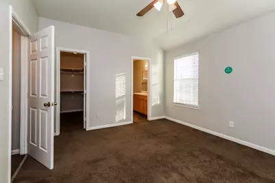 4939 N Cancun Drive, Houston, TX 77045 - Photo 12