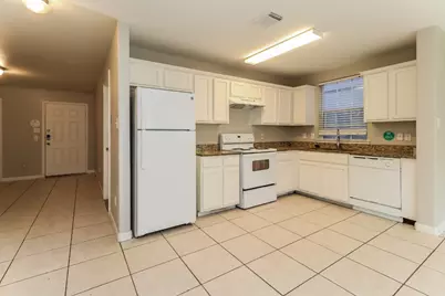 4939 N Cancun Drive, Houston, TX 77045 - Photo 8