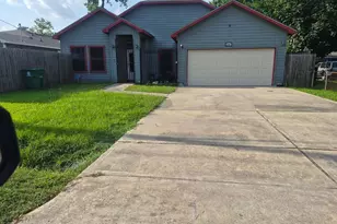 8161 Snowden St, Houston, TX 77028 - Photo 2
