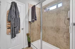 1410 Woods Lake Ct, Houston, TX 77047 - Photo 16