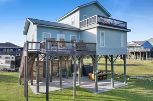 1890 Atlantis Ln, Crystal Beach, TX 77650 - Photo 4