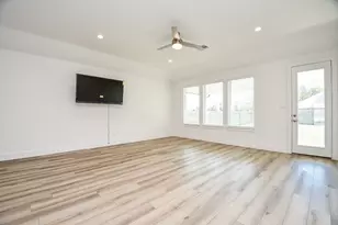 215 Springfield Terrace Ct, Conroe, TX 77304 - Photo 10