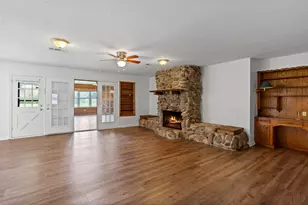 1717 Jones St, Alvin, TX 77511 - Photo 8
