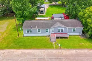 406 Baker Cir, Ames, TX 77575 - Photo 4