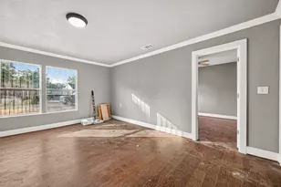 7323 Hurtgen Forest Rd, Houston, TX 77033 - Photo 6
