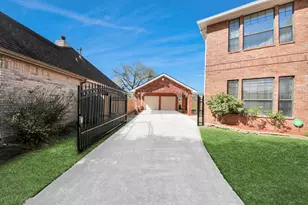 9803 Sage Lee Dr, Houston, TX 77089 - Photo 2