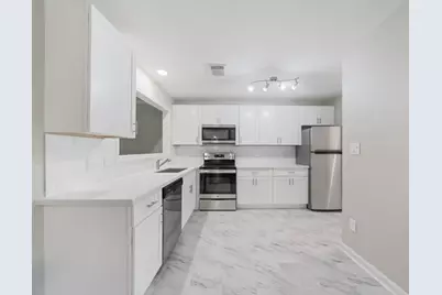 1317 Plantation Drive, Dickinson, TX 77539 - Photo 4