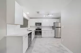 1317 Plantation Dr, Dickinson, TX 77539 - Photo 4