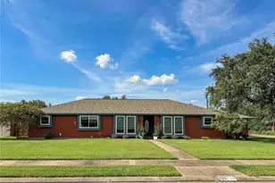 49 Colony Square, Angleton, TX 77515 - Photo 1
