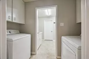 2016 Trixie Ln, Houston, TX 77042 - Photo 12