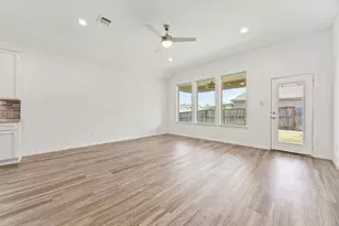 907 Youth Water Rd, Montgomery, TX 77316 - Photo 2