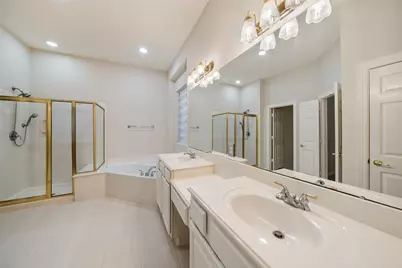 27 E Bellmeade Place, The Woodlands, TX 77382 - Photo 26