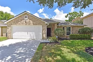 7034 River Bluff Dr, Houston, TX 77085 - Photo 2