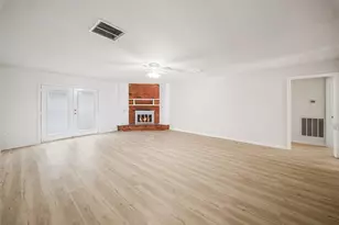 8606 Parkhill Forest Dr, Houston, TX 77088 - Photo 2