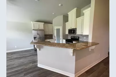 107 Freedom Drive, Clute, TX 77531 - Photo 4