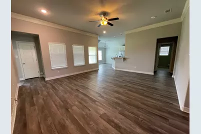 107 Freedom Drive, Clute, TX 77531 - Photo 2