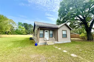 909 W Elder, Colmesneil, TX 75938 - Photo 2