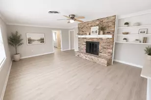 3040 Longwood Ln, Dickinson, TX 77539 - Photo 8