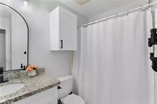 99 S Village Knoll Cir, The Woodlands, TX 77381 - Photo 32