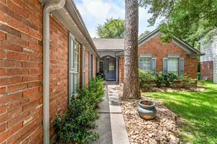 99 S Village Knoll Cir, The Woodlands, TX 77381 - Photo 6