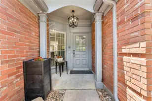 99 S Village Knoll Cir, The Woodlands, TX 77381 - Photo 8