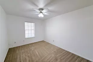 9221 Desirable Dr, La Porte, TX 77571 - Photo 12