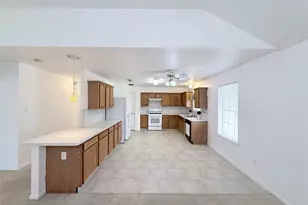 9221 Desirable Dr, La Porte, TX 77571 - Photo 2