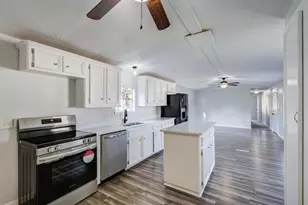 13419 Commander Cir, Willis, TX 77318 - Photo 4