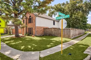 6923 Lonesome Woods Trail, Humble, TX 77346 - Photo 2